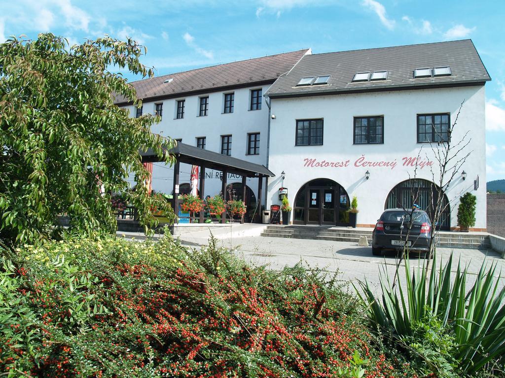 Hotel Cerveny Mlyn Tisnov Exterior foto
