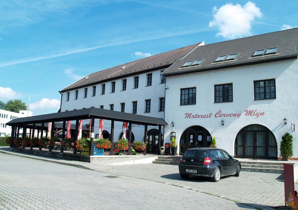 Hotel Cerveny Mlyn Tisnov Exterior foto